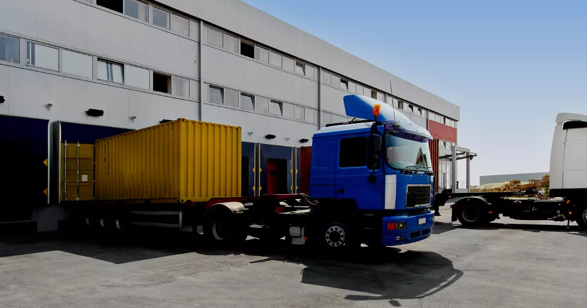All You Need to Know About Container Drop and Pick Transport